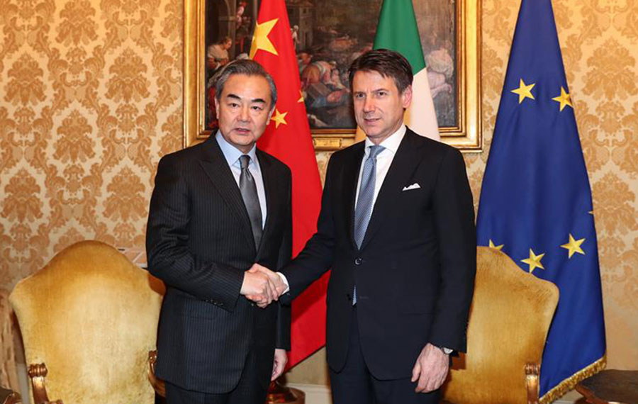 وزير الخارجية الصيني يدعو إلى مزيد من التعاون مع إيطاليا
