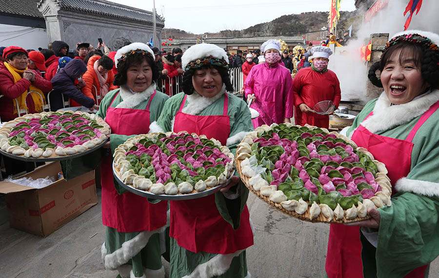 إعداد وأكل "جياوتسي" بمناسبة اليوم الخامس من السنة الصينية التقليدية الجديدة
