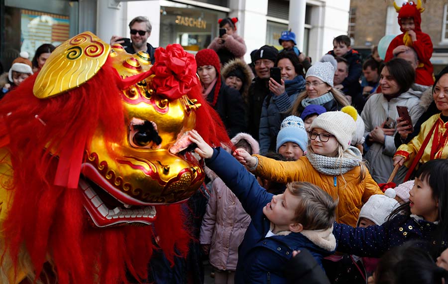 الاحتفال بعيد الربيع الصيني في ساحة "دوق يورك" في لندن