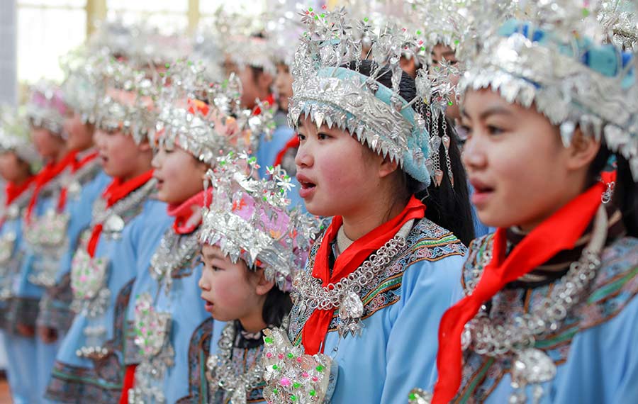 الثقافة التقليدية تدخل مدرسة بمقاطعة قويتشو بجنوب غربي الصين