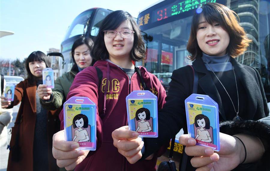 نشر بطاقات الحافلة الخاصة للنساء الحوامل بشرقي الصين