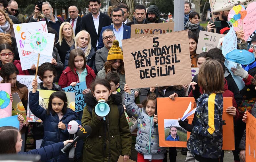 مناشدات طلابية في إسطنبول لمواجهة التغير المناخي