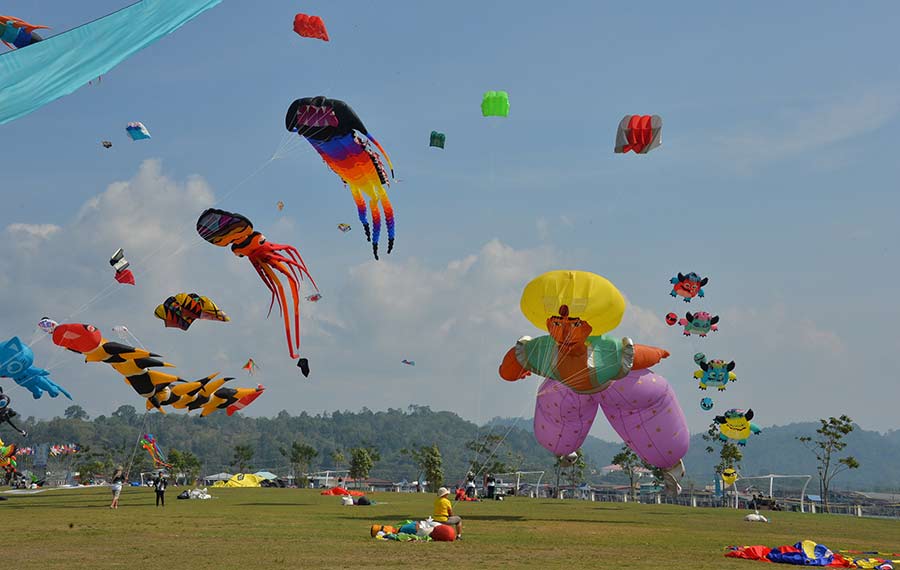 المهرجان الدولي للطائرات الورقية يقام في بندر سيري بيغاوان، بروناي