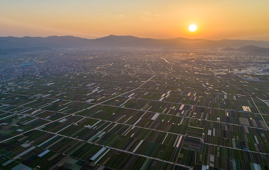 مشهد ريفي لمدينة يوشي بمقاطعة يوننان
