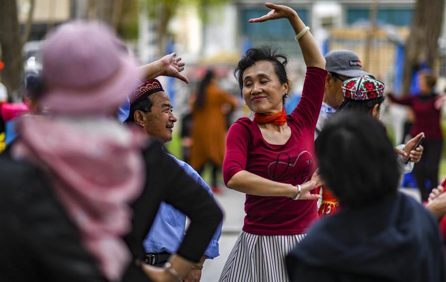 رقص "مسيلاب" يسعد الناس في وسط شينجيانغ