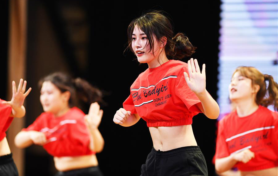 مسابقة الرقص تساعد على تعزيز صحة الطلبة في جامعة صينية