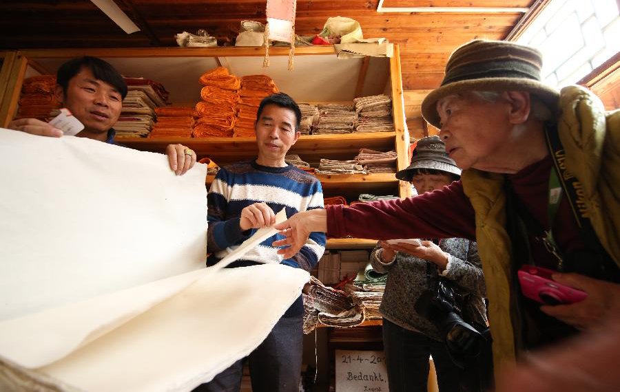 صناعة الورق التقليدية في قويتشو الصينية