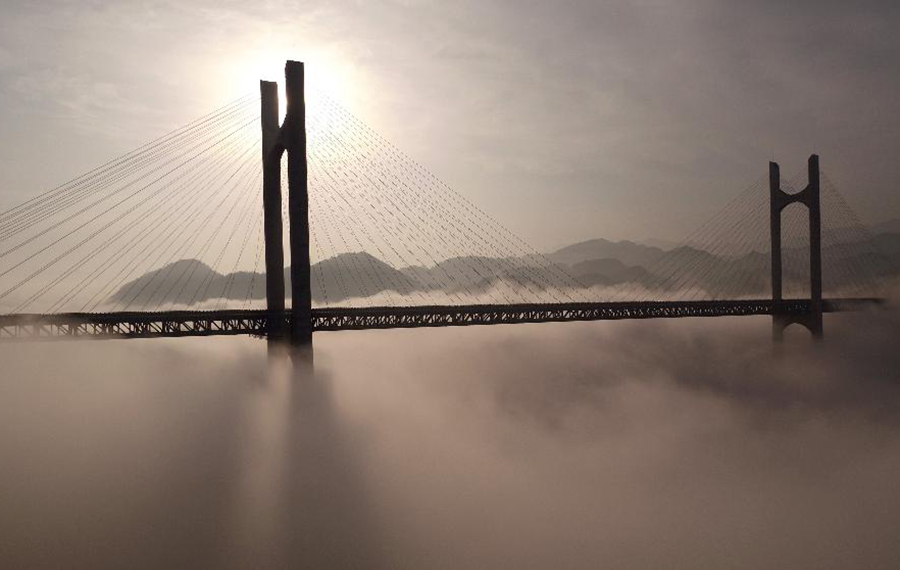 جسر جميل في وسط الصين