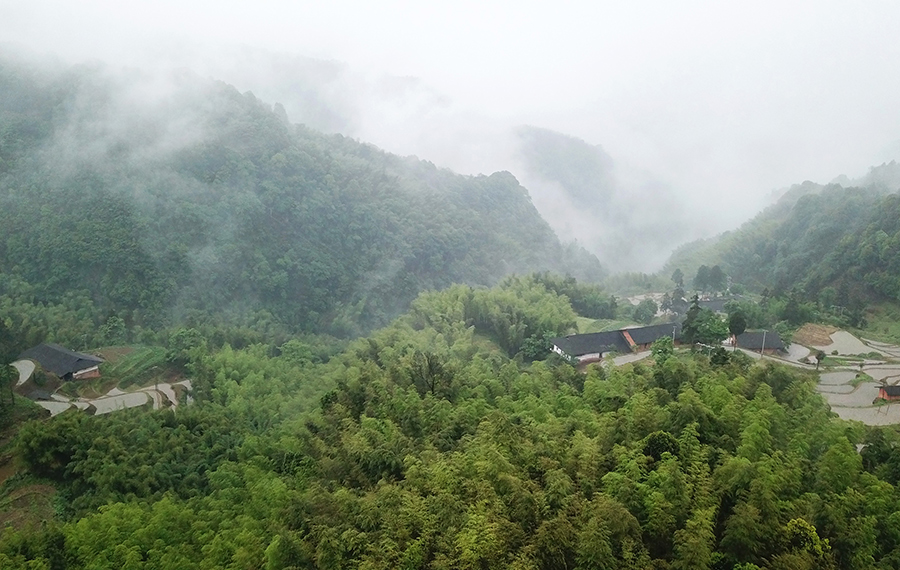 مناظر خلابة لمقاطعة قويتشو بجنوب غربي الصين