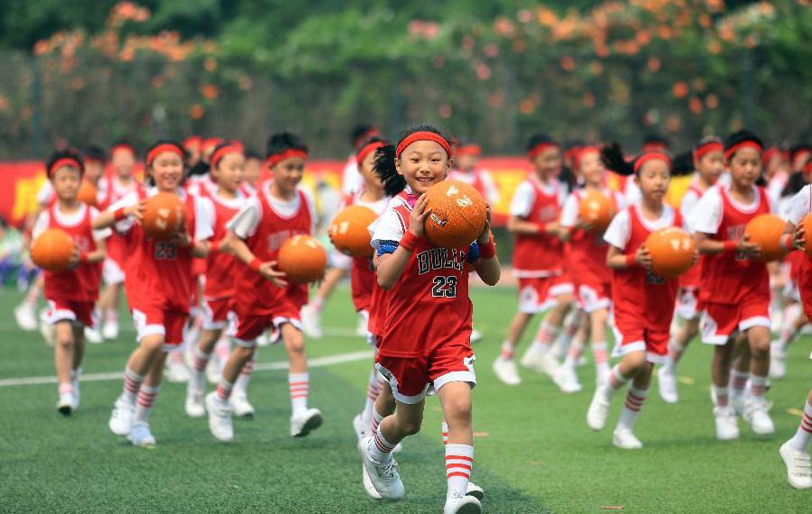 الألعاب الرياضية في المدرسة في مدينة تيانجين الصينية