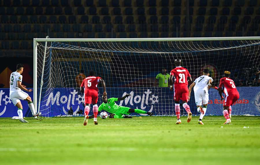 الجزائر تهزم كينيا بهدفين دون رد فى بطولة أفريقيا لكرة القدم