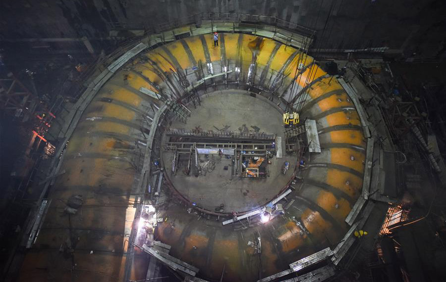 محطة الطاقة الكهرومائية الضخمة تحت طور البناء في جنوب غربي الصين