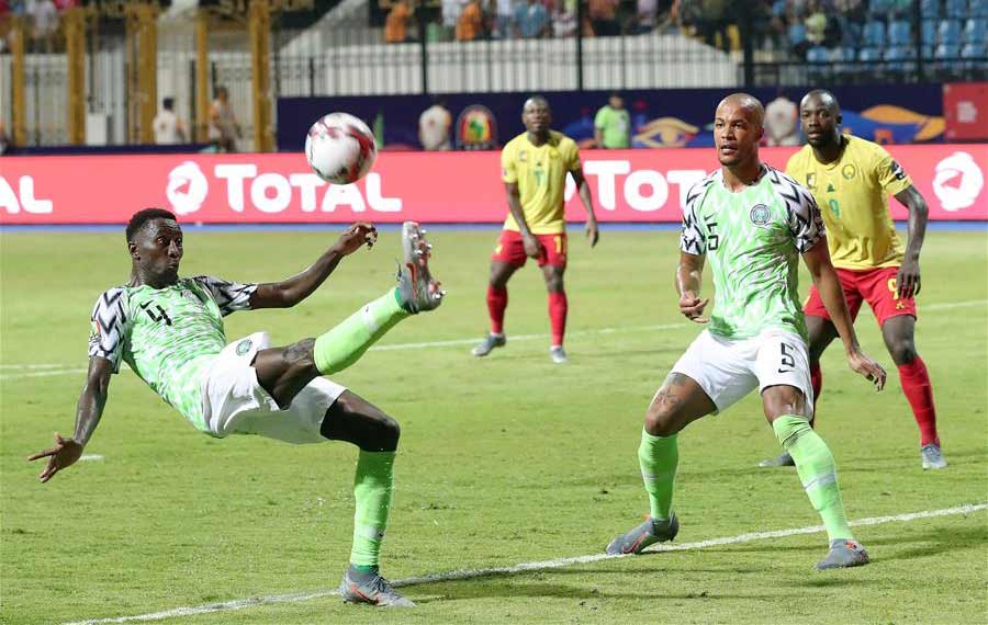 نيجيريا تطيح بالكاميرون وتتأهل الى دور الـ 8 بكأس أفريقيا لكرة القدم