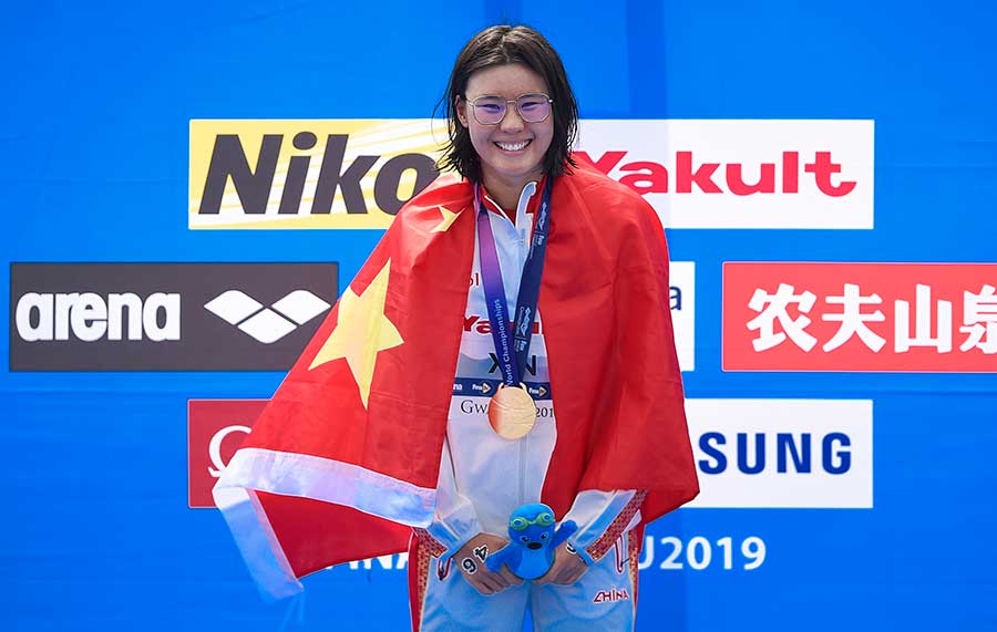 السباحة الصينية شين شين تفوز بأول ذهبية للصين في سباق المياه المفتوحة ببطولة العالم للسباحة