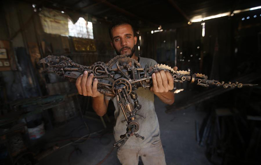 الفنان وأعماله الفنية في غزة بالشرق الأوسط