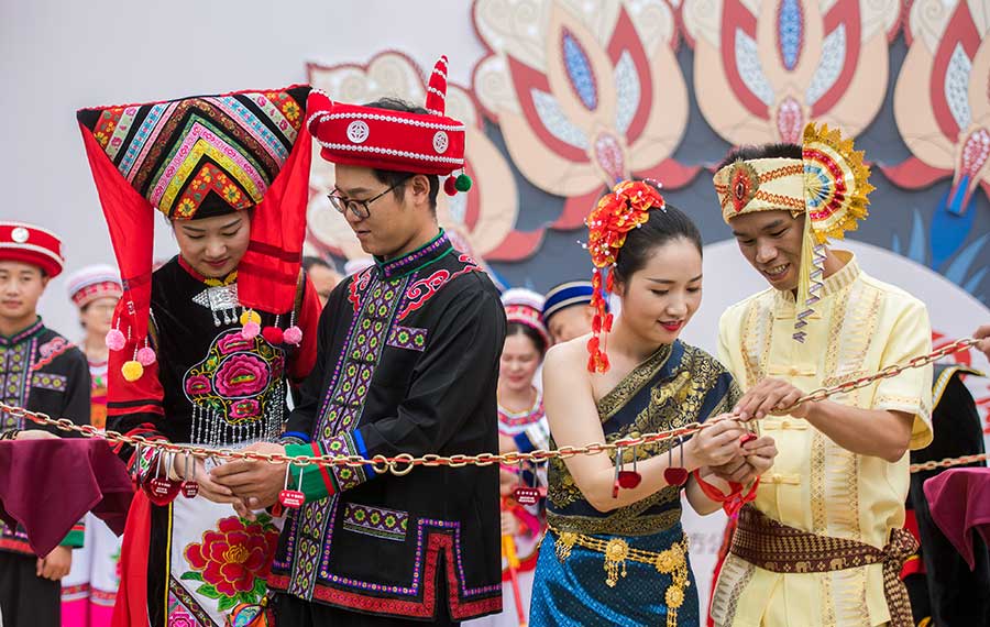 زفاف جماعي في جنوب غربي الصين
