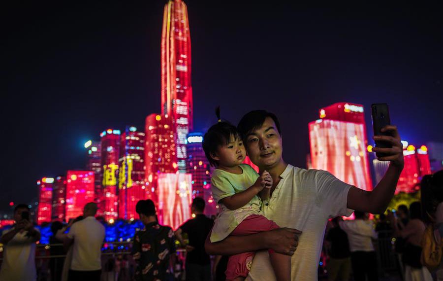 معرض الضوء المقام في شنتشن لاحتفال بالذكرى الـ 70 لتأسيس جمهورية الصين الشعبية