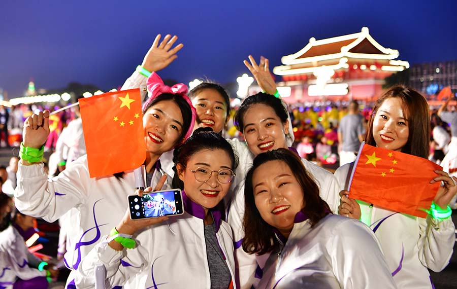 إقامة حفل مسائي بمناسبة العيد الوطني الصيني في بكين