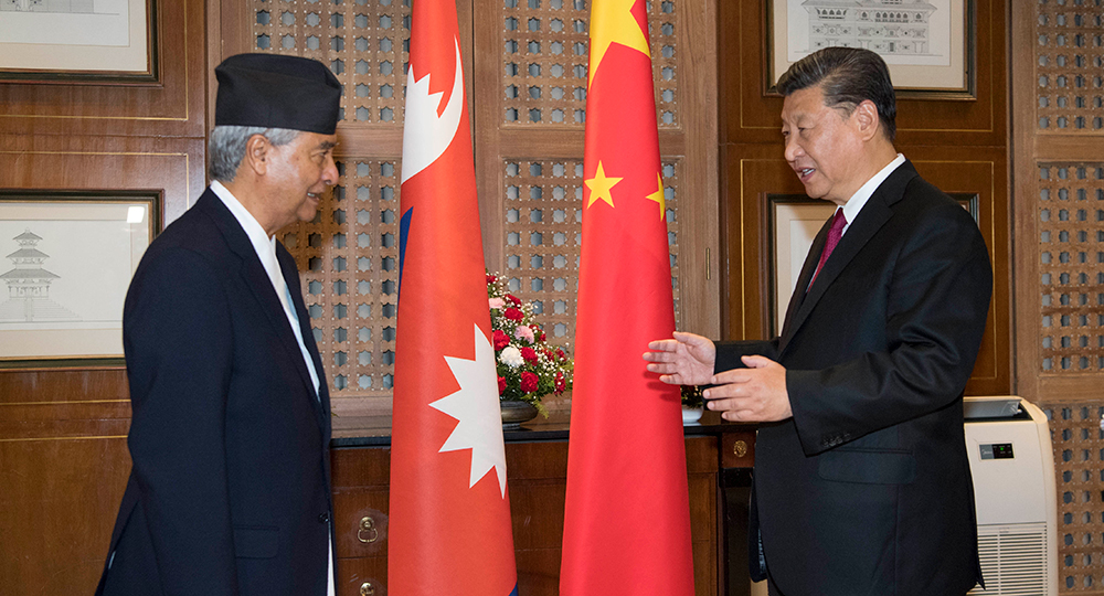 الرئيس شي يجتمع مع رئيس حزب المؤتمر النيبالي