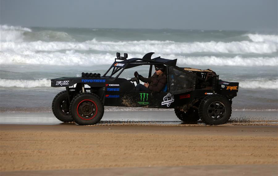 مقالة خاصة: فلسطيني من غزة يصنع أول سيارة سباق ليمارس هوايته
