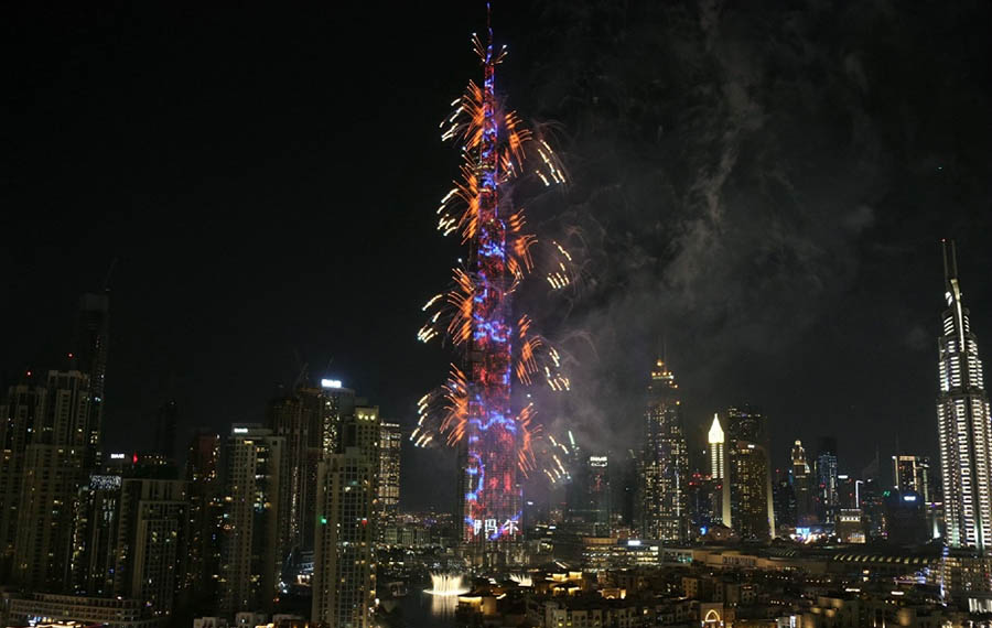 (وسائط متعددة) احتفالات السنة الجديدة فى برج خليفة في دبي