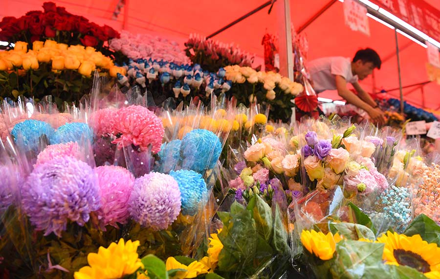 سوق الزهور بمدينة قوانغتشو مزدهر