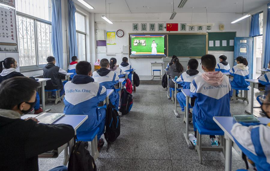 عودة الطلاب إلى حرم المدارس المتوسطة في منطقة نينغشيا شمال غربي الصين