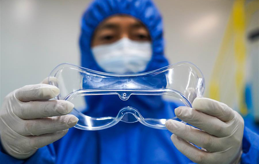 تسريع إنتاج النظارات الواقية لدعم مكافحة وباء كوفيد-19