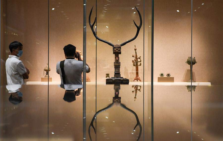 المعرض الخاص للآثار الثقافية من فترة الربيع والخريف إلى أسرتي تشين وهان يعرض في متحف نانجينغ