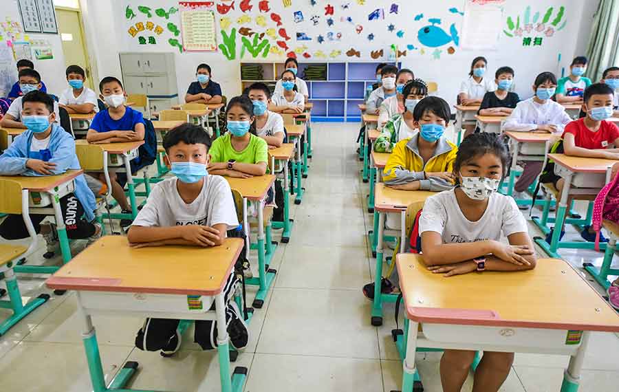 عودة الطلاب الى المدارس في شمالي الصين