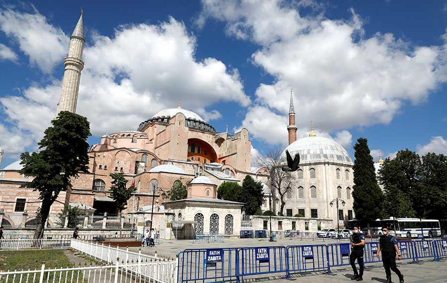 تحويل متحف آيا صوفيا في اسطنبول إلى مسجد