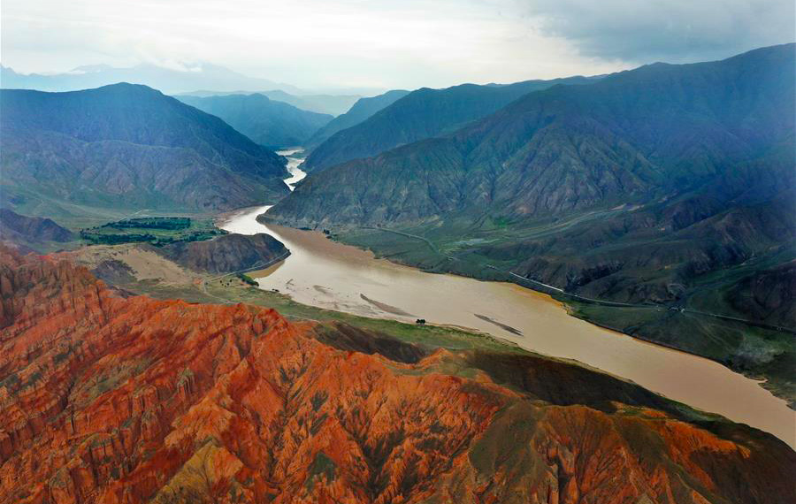 الصين الجميلة: مناظر جوية لأعالي النهر الأصفر في مقاطعة تشينغهاي