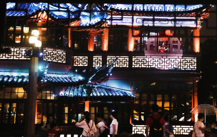 المناظر الليلية لمدينة شانغهاي بشرقي الصين