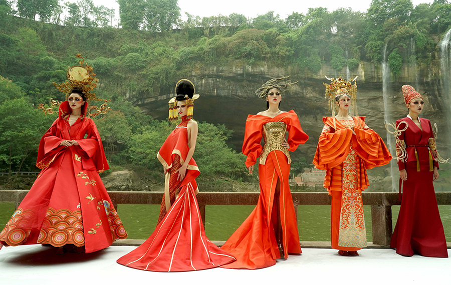 الماكياج في أسبوع الموضة الدولي الصيني (تشونغتشينغ)