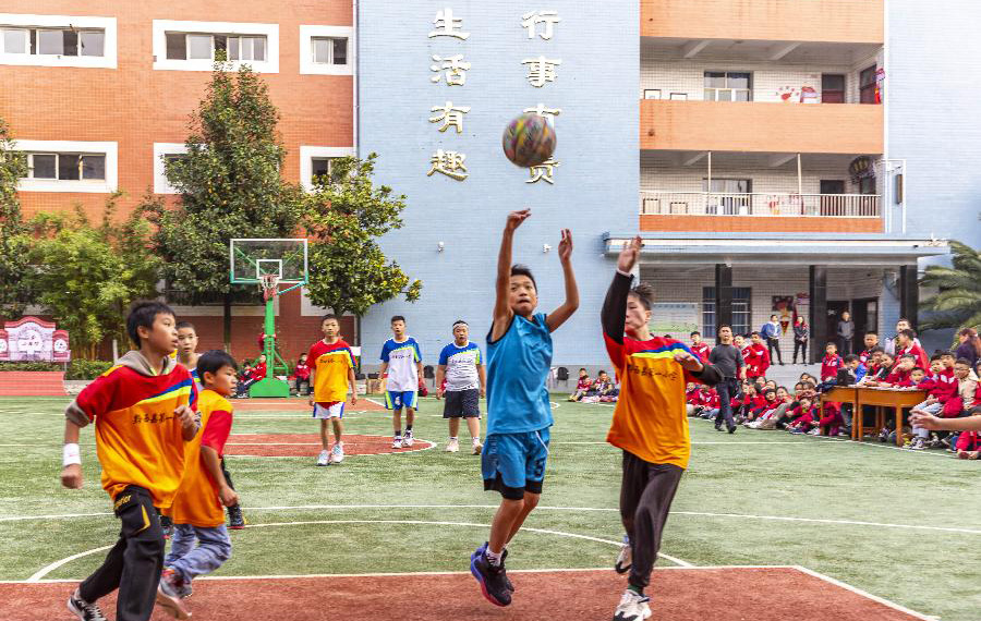الأنشطة اللامنهجية تثري ثقافة المدرسة في تشيانشي بمقاطعة قويتشو
