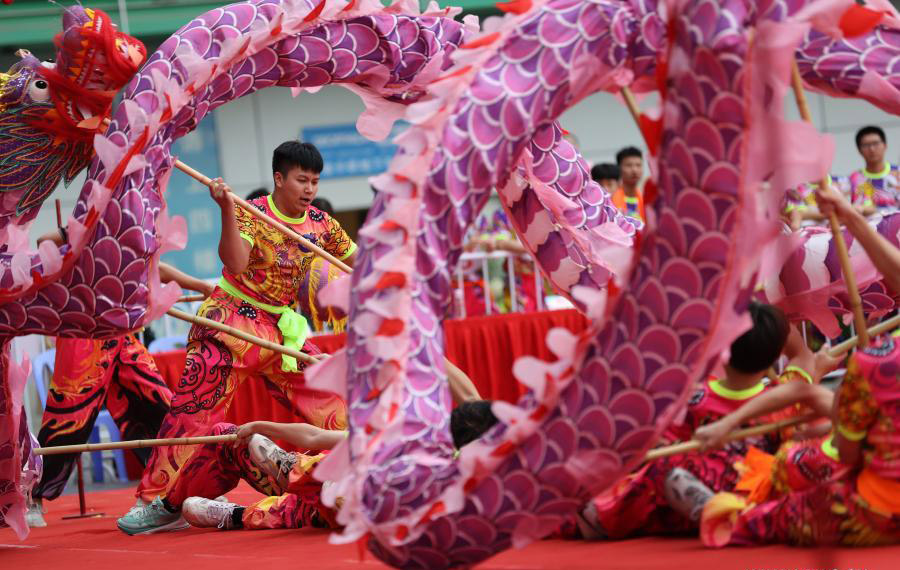 مسابقة رقص التنين والأسد للشباب والأطفال تقام في مدينة شيامن بمقاطعة فوجيان جنوب شرقي الصين
