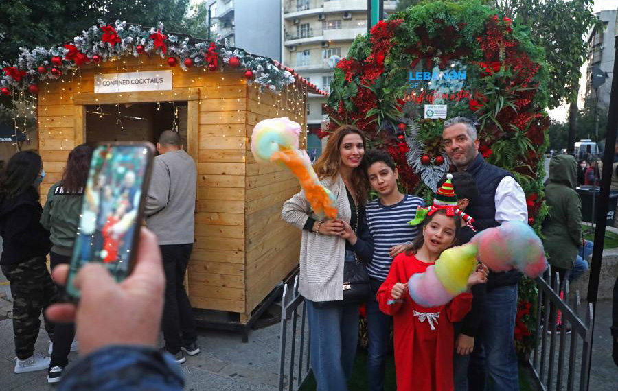 تحضيرات لعيد الميلاد في منطقة الأشرفية في بيروت، لبنان