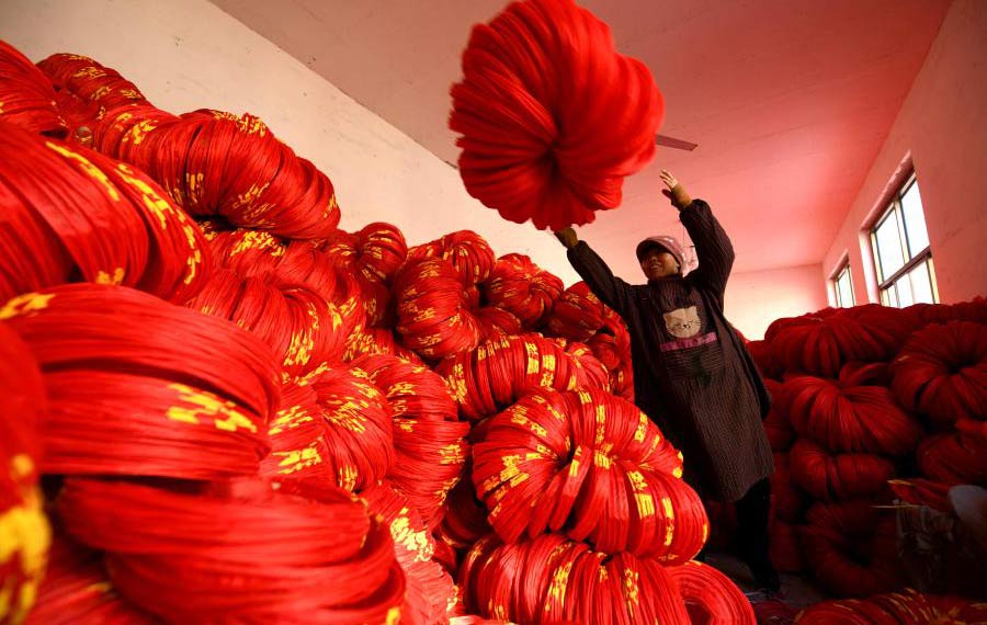 صنع الفانوس الصينية التقليدية لاستقبال السنة الجديدة بمقاطعة خبي