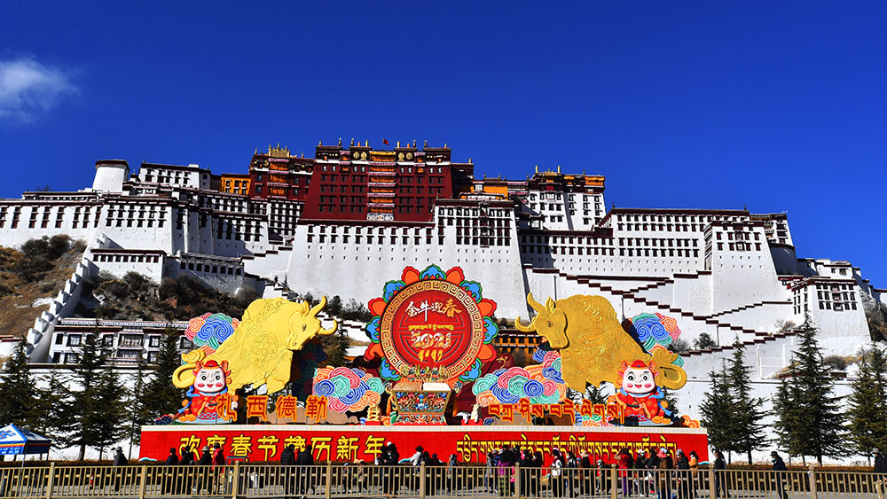 تحية العام الجديد في منطقة التبت بجنوب غربي الصين