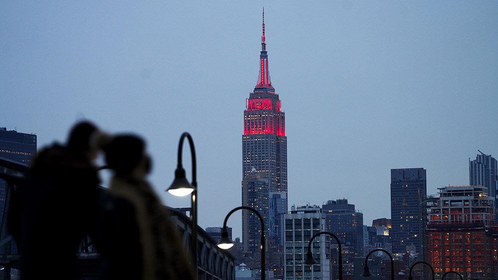 إضاءة العديد من المعالم في مدينة نيويورك بمناسبة العام القمري الصيني الجديد