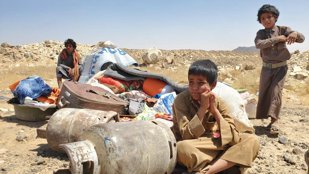 قصف مدفعي شنته ميليشيات الحوثي على مخيم للنازحين في اليمن