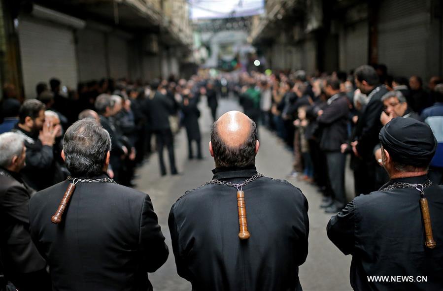 الصورة: شيعة إيران يحيون ذكرى أربعين الإمام الحسين بطهران