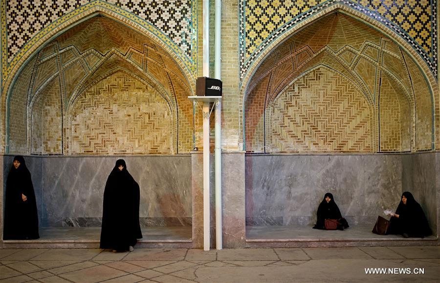 الصورة: شيعة إيران يحيون ذكرى أربعين الإمام الحسين بطهران