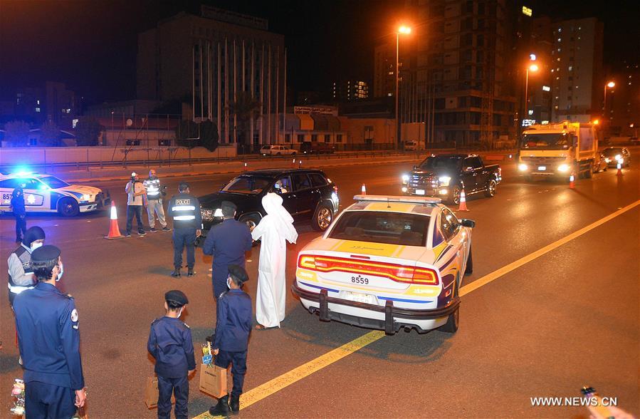 الصورة: حظر تجول جزئي في الكويت لمكافحة تفشي "كوفيد-19"