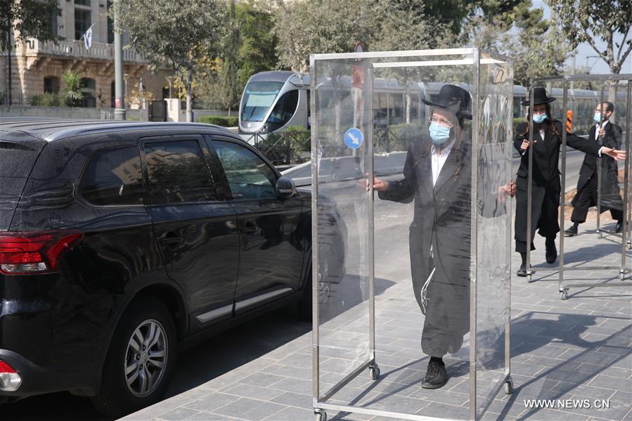 الصورة: إجراءات للوقاية من "كوفيد-19" في القدس