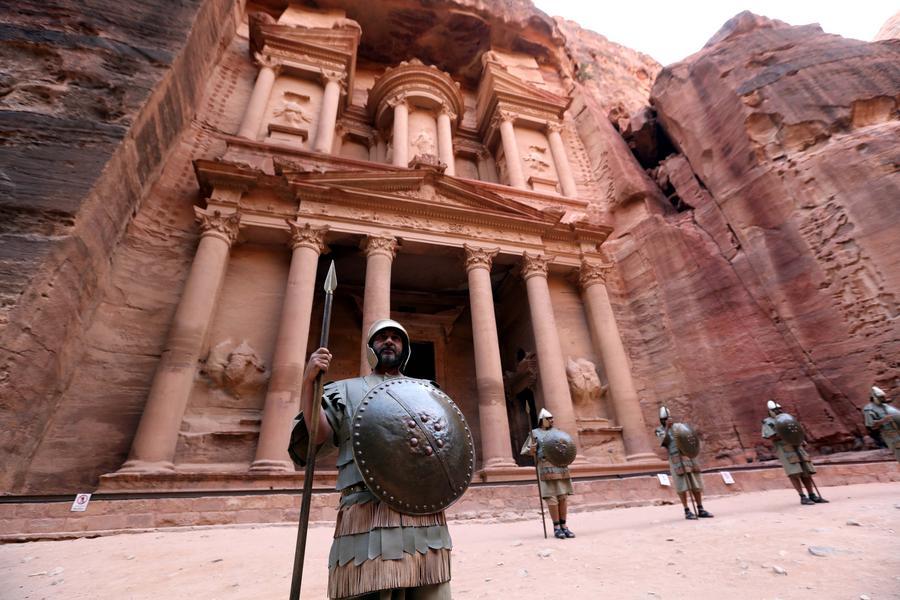 (وسائط متعددة) الأردن يعدل أسس منح الإقامة والجنسية للمستثمرين لتحفيز الاستثمار في المشاريع الاستراتيجية