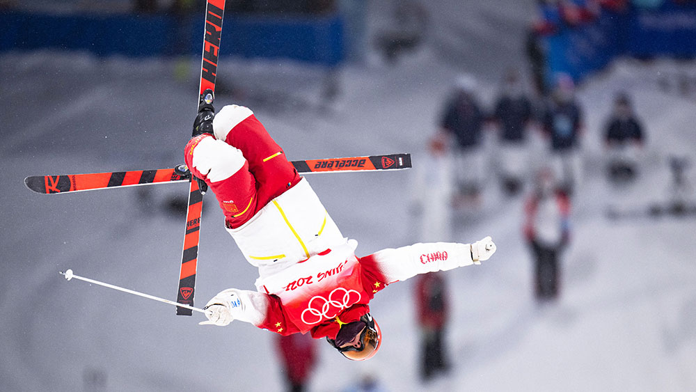 انطلاق منافسات التزلج الحر في أولمبياد بكين الشتوي في تشونغلي